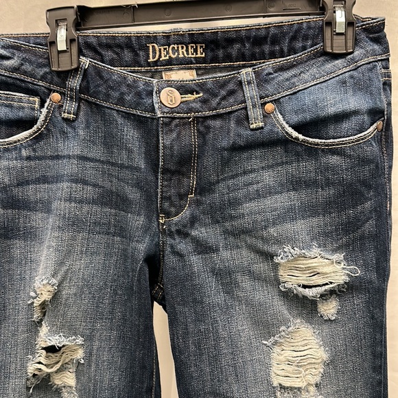 Women’s size 11 Decree jeans distressed straight leg - Picture 2 of 8